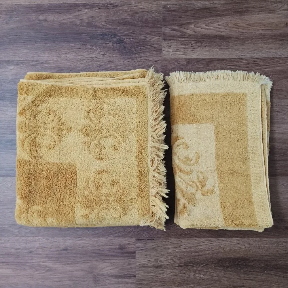 4 VTG Fieldcrest Imperial Collection Sculpted Fleur de Lis Towels Harvest Yellow